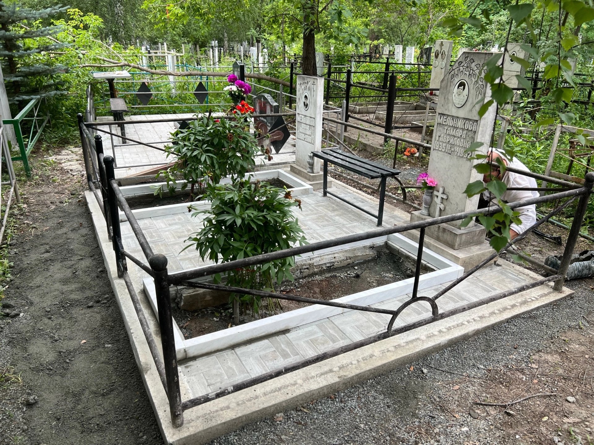 Плитка и мраморные цветники